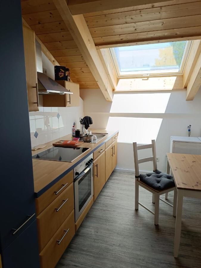 Apartment Unterm Dach Mit Kleinem Seeblick Münsing Exteriör bild